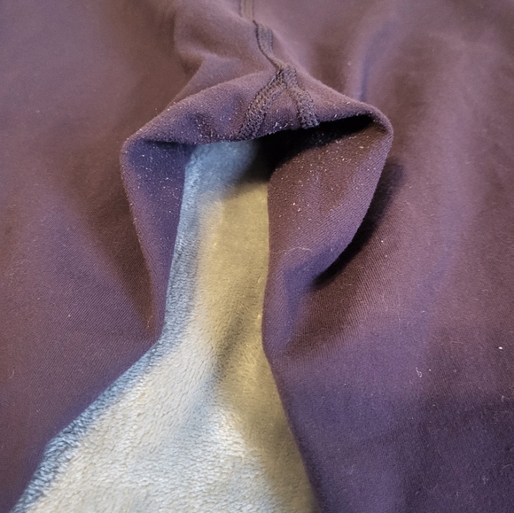 Lulu wunder under capris. - Picture 3 of 4